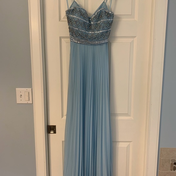 Gorgeous Light Aqua Formal Dress - Picture 1 of 7